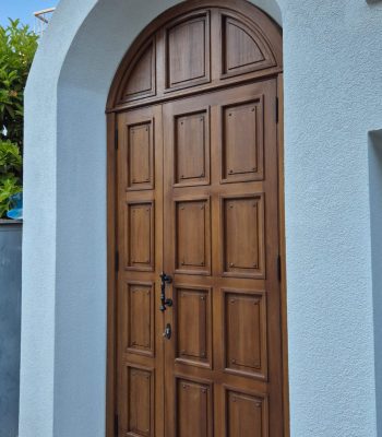 Teak iroko ahşap bahçe kapisi